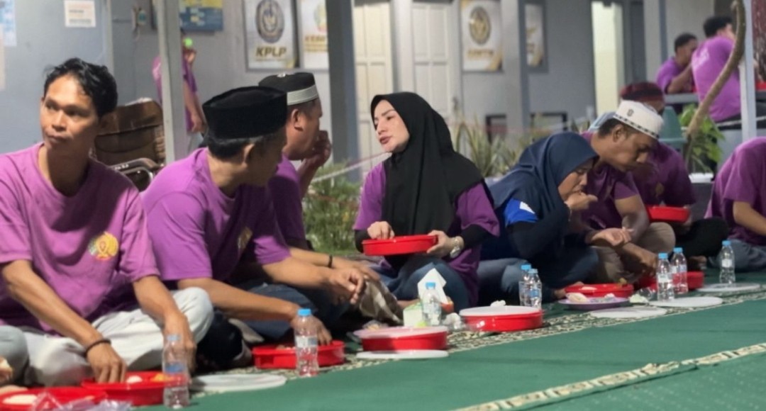 Kebersamaan di Bulan Ramadan, Petugas dan Warga Binaan Buka Puasa Bersama