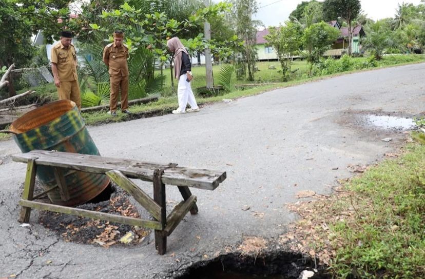 Pj Wali Kota Tarakan Tinjau Salah Satu Jembatan di Pantai Amal yang Hampir Ambruk