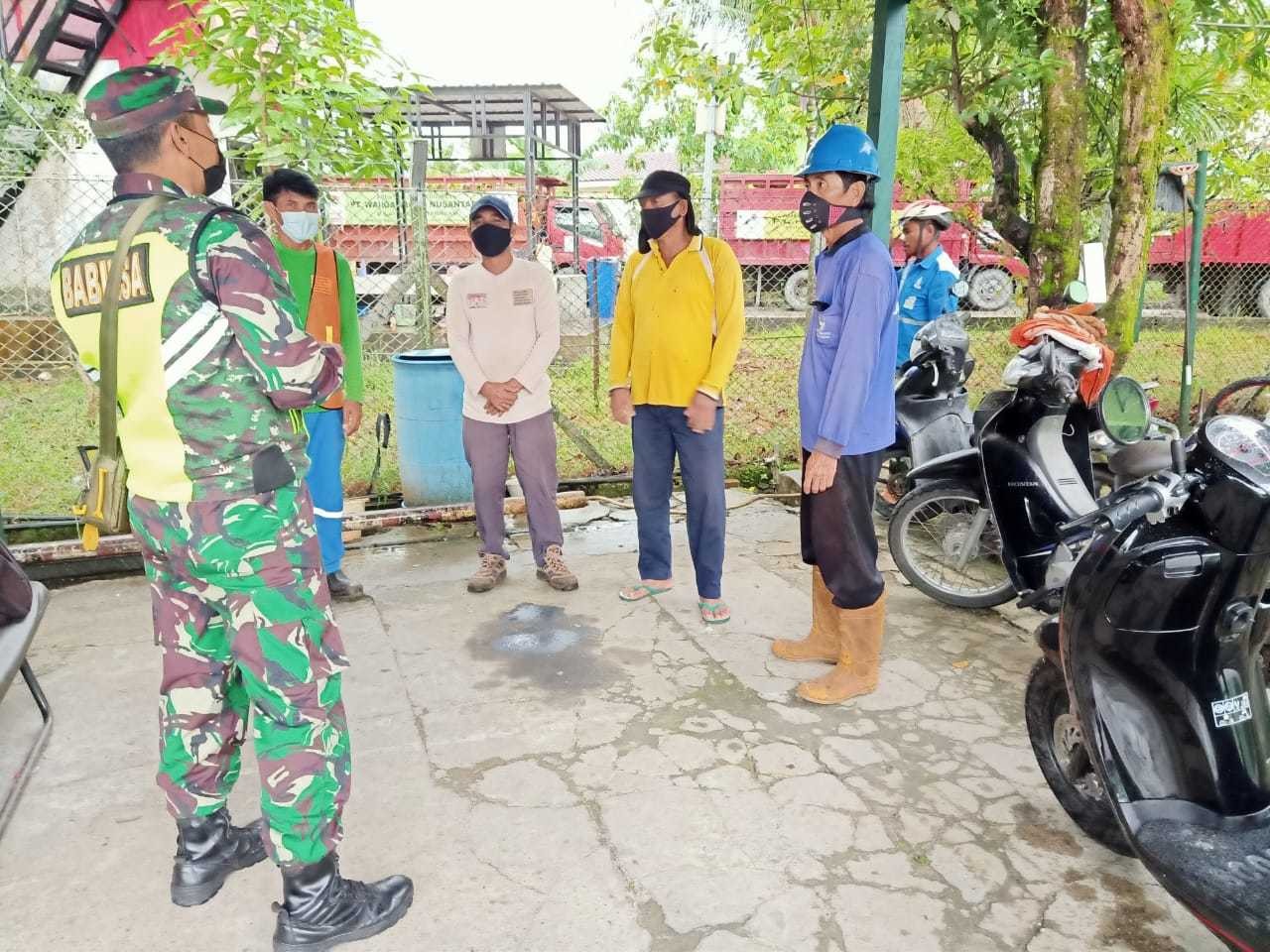 Ajak Masyarakat Taat Prokes,Babinsa Koramil 0907/01 Tartim Pencegahan Covid 19 Adalah Tugas Bersama
