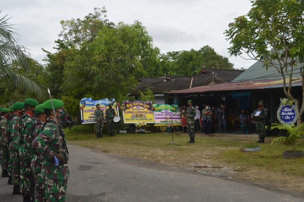 Anggotanya Meninggal Karena Sakit,Dandim 0907/Trk Pimpin Upacara Pemakaman Militer