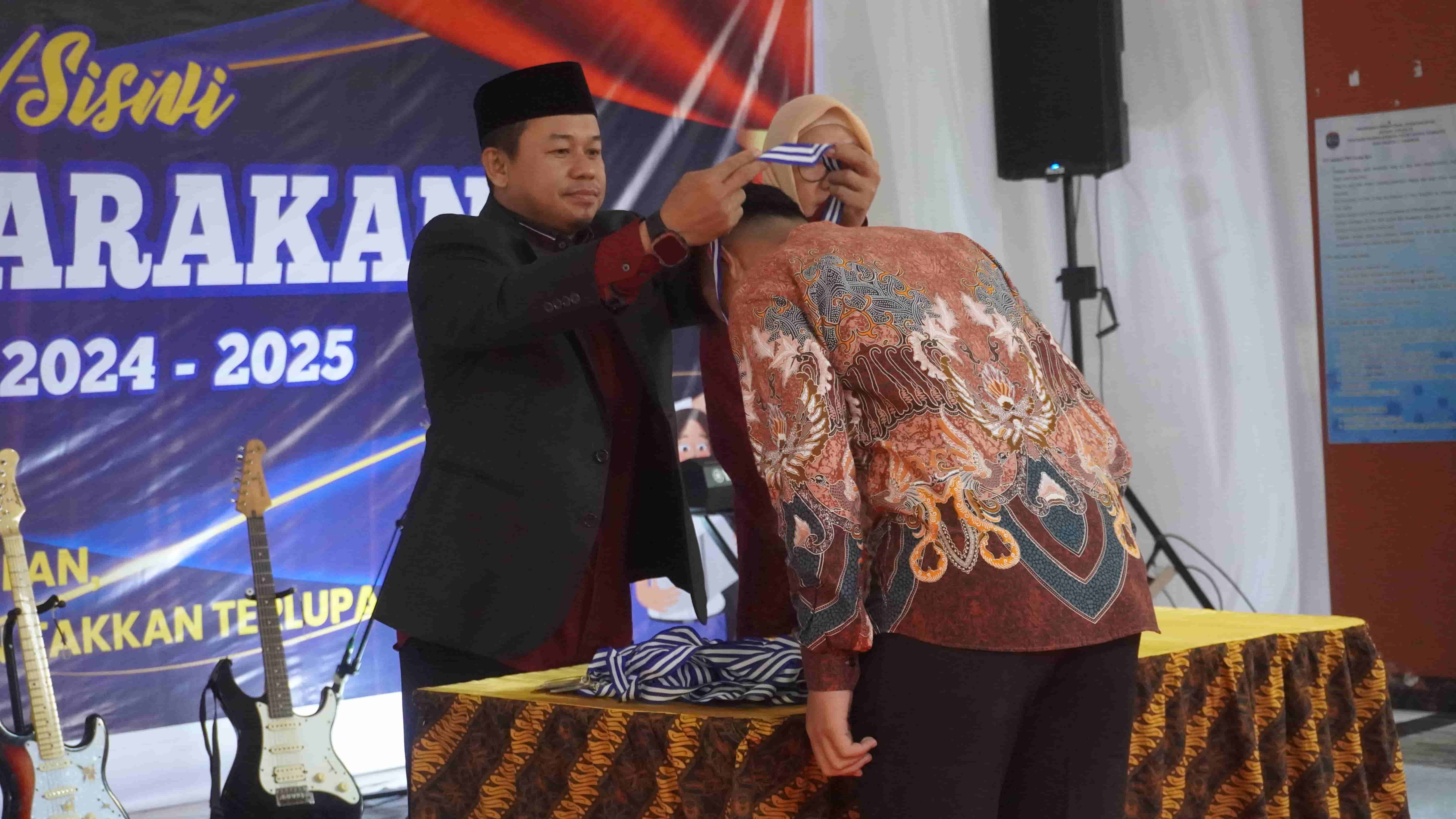 Hujan Tak Halangi Haru: Pelepasan Siswa SMP Negeri 2 Tarakan Penuh Makna