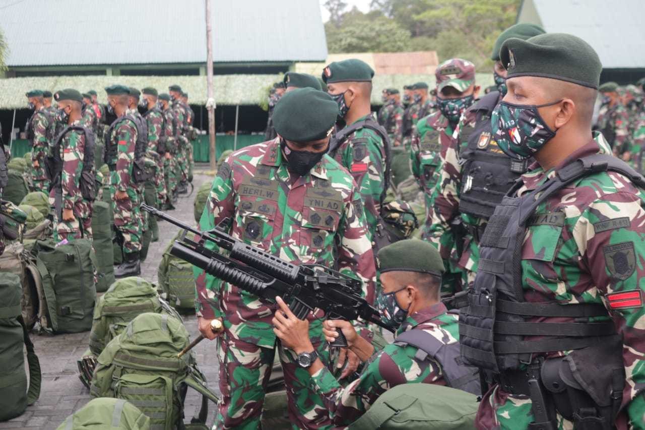 Didampingi Danrem 092/Mrl,Pangdam VI/Mlw Cek Kesiapan Satgas Pamtas Mobile Yonif Raider 613/Raja Alam