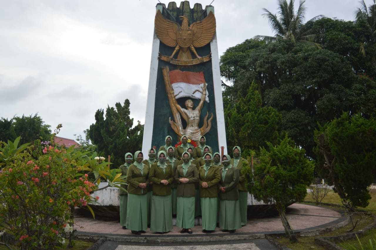 HUT Ke – 75,Persit KCK Cab XIX Dim 0907 Ziarah Ke Makam Pahlawan Dwikora