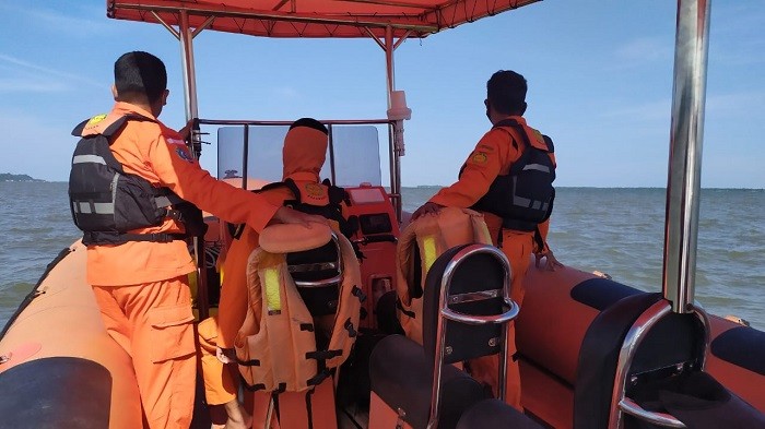 Petugas SAR Tarakan Melakukan Pencarian Terhadap Korban Hafiz yang Belum Ditemukan