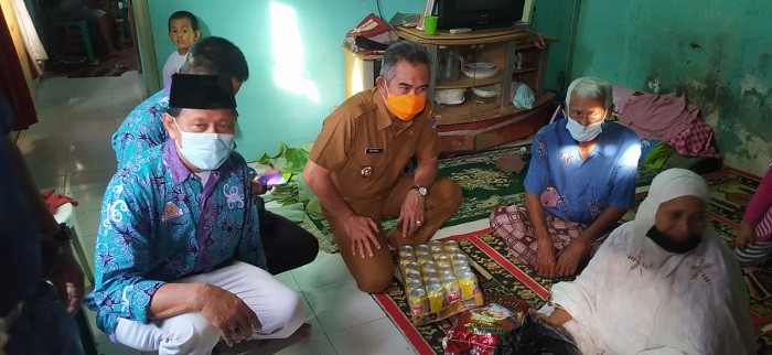 Peduli Sesama, Ketua Hikmah Kaltara Bagi Sembako Kepada Anggota Yang Kurang Mampu
