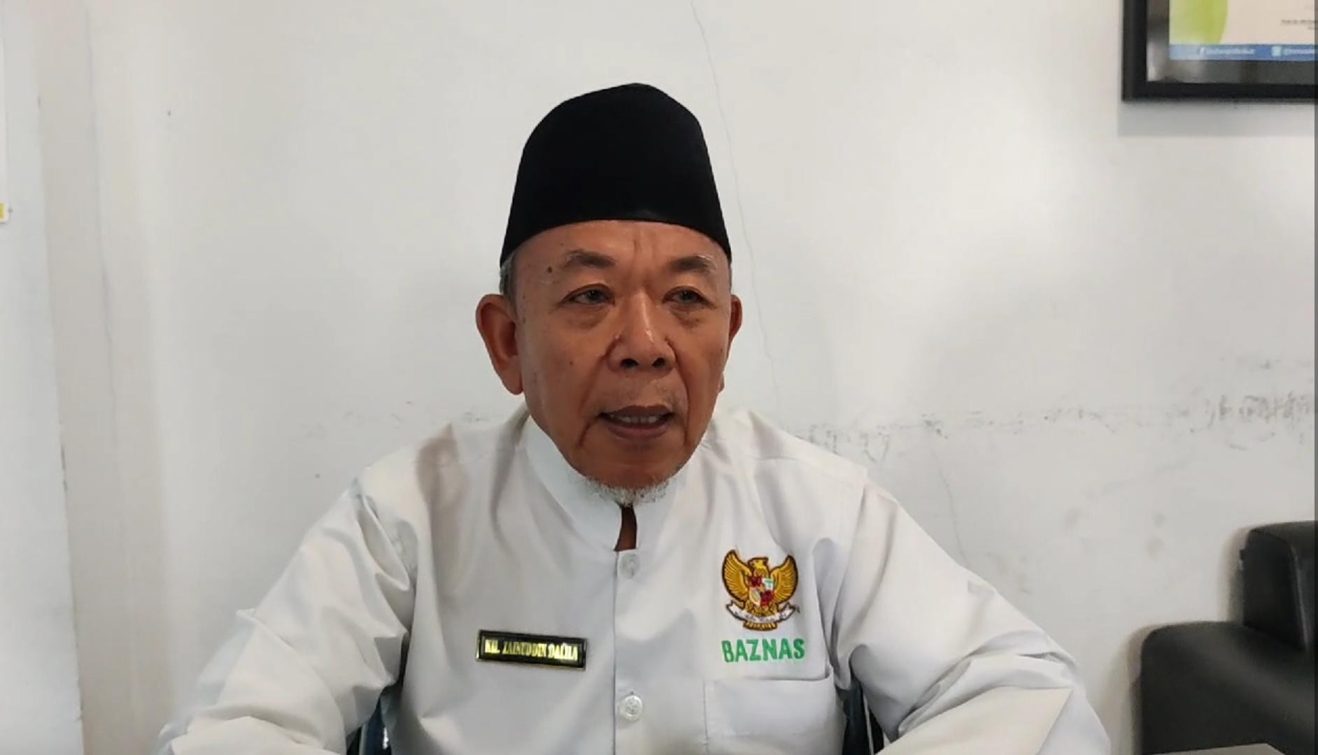 TARAKAN – SD Negeri Utama 1 Kota Tarakan, kembali melaksanakan pembagian takjil di bulan suci Ramadhan 1445 hijriah tahun 2024. Dimana kegiatan pembagian takjil seperti ini, merupakan kegiatan rutin yang dilaksanakan, khususnya pada bulan puasa.    Pada kegiatan pembagian takjil ini, dihadiri dan diawasi langsung oleh Kepala Sekolah SD Negeri Utama 1 Tarakan, Aripin, serta ketua paguyuban dan komite sekolah, dan juga dihadiri oleh pelajar dari kelas 1 dan 6, yang didampingi oleh para orang tua murid.    ‘’Kegiatan pembagian takjil berjalan pun meriah dan aman hingga akhir, dimana kegiatan ini dilaksanakan di depan kantor polsek Tarakan barat,  setiap pengendara yang melalui jalan tersebut, mendapatkan takjil yang di bagikan oleh para pelajar dari SD Negeri Utama 1 Tarakan,’’ Jelas Aripin. (RF)