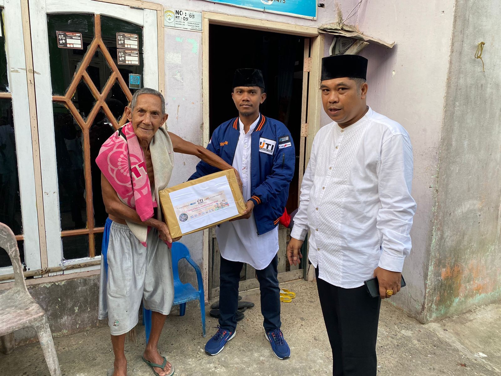 IJTI Kaltara Bagikan Puluhan Paket Sembako Gratis