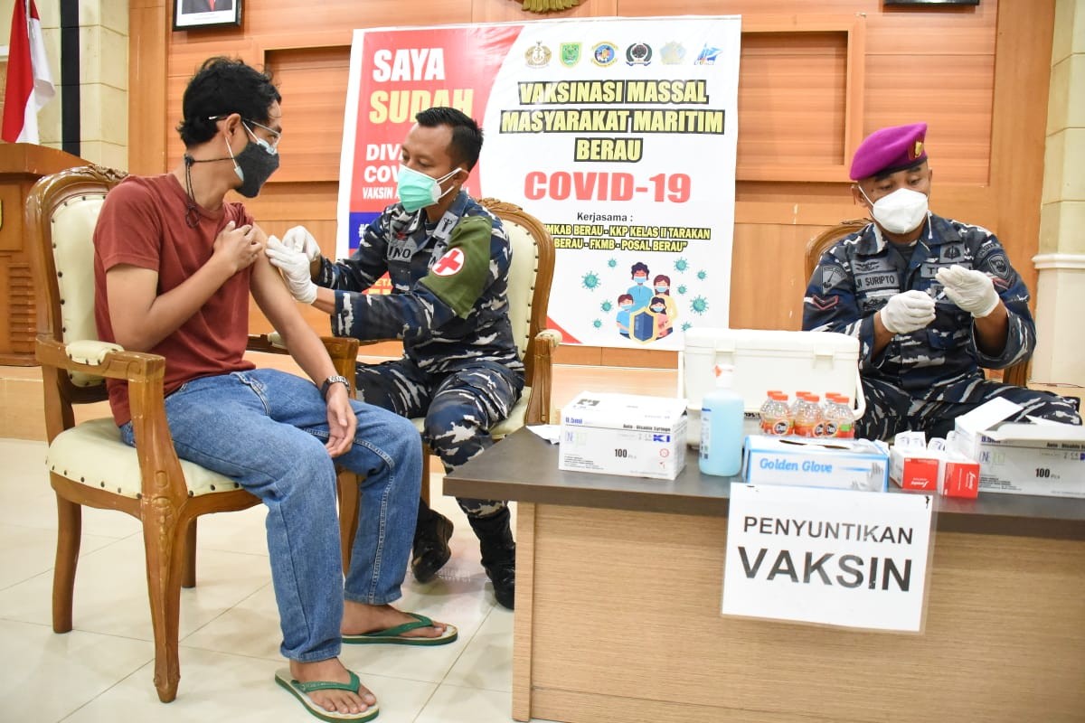 Lantamal XIII Gelar Vaksinasi Dosis Pertama dan Kedua