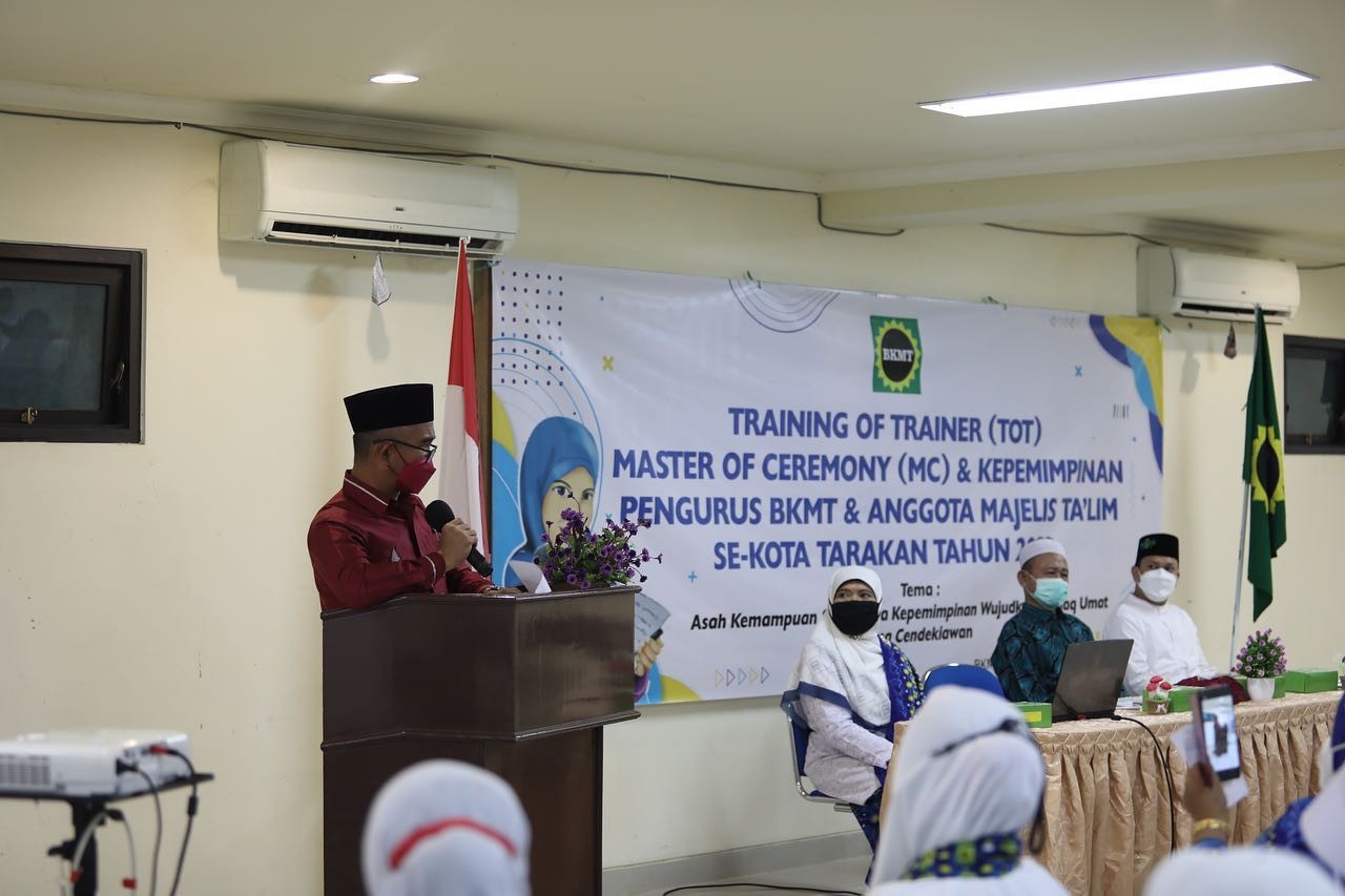 Pelatihan Pembawa Acara dan Kepemimpinan Badan Kontak Majelis Taklim (BKMT) Resmi Dibuka