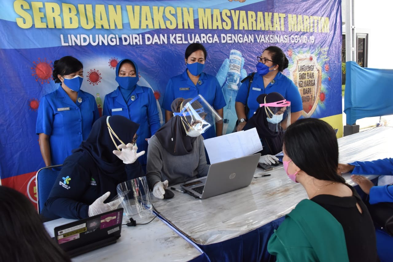 Serbuan Vaksinasi Dosis 2 Bagi KBT dan Masyarakat Digelar di BK Lantamal XIII