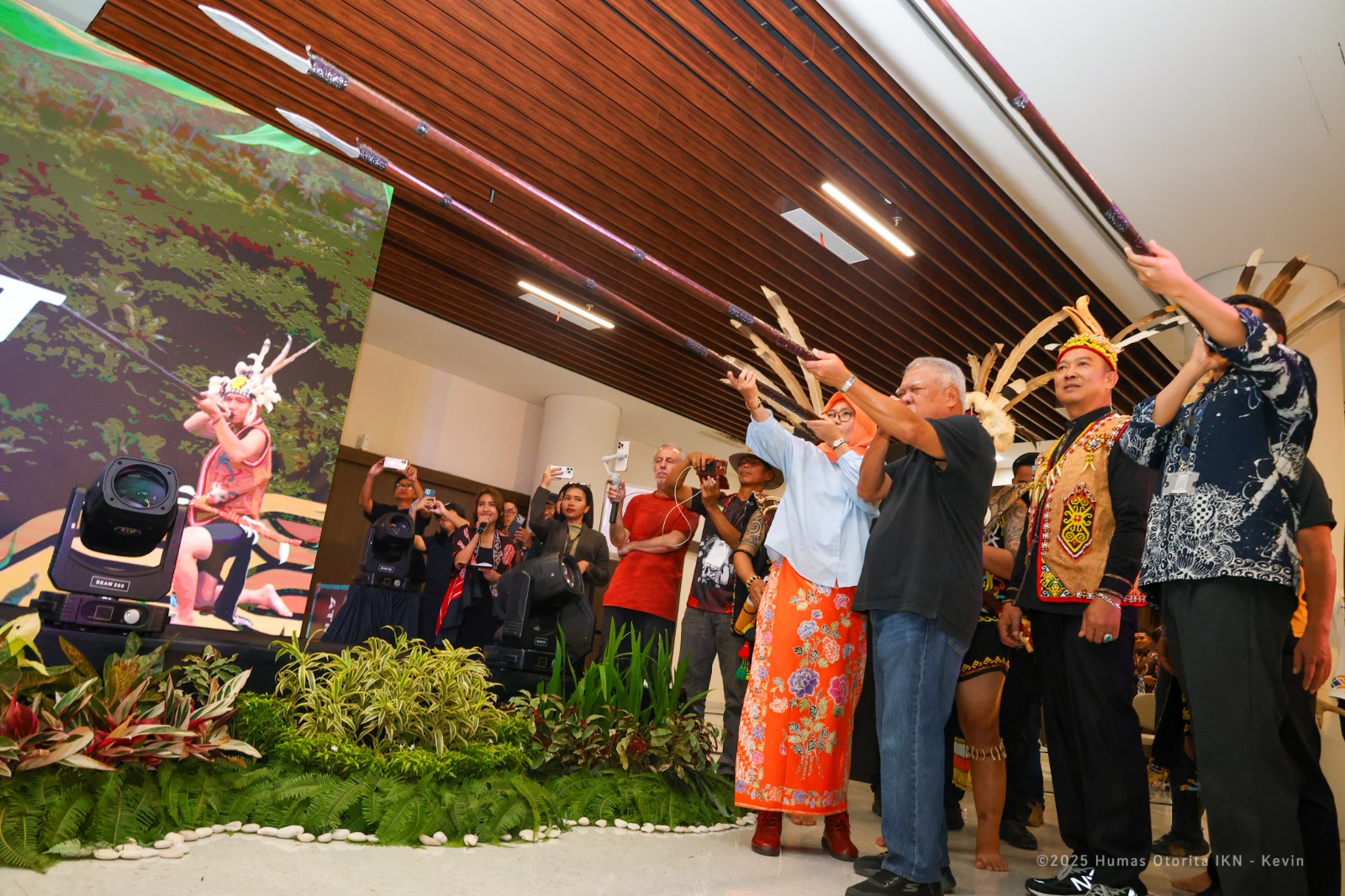 Kepala Otorita IKN Buka Festival Sumpit 2025, Dorong Jadi Agenda Budaya Tahunan