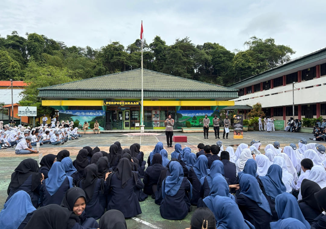 Polwan Polres Tarakan Gelar Sosialisasi “Rise and Speak” di SMK Negeri 1 Tarakan