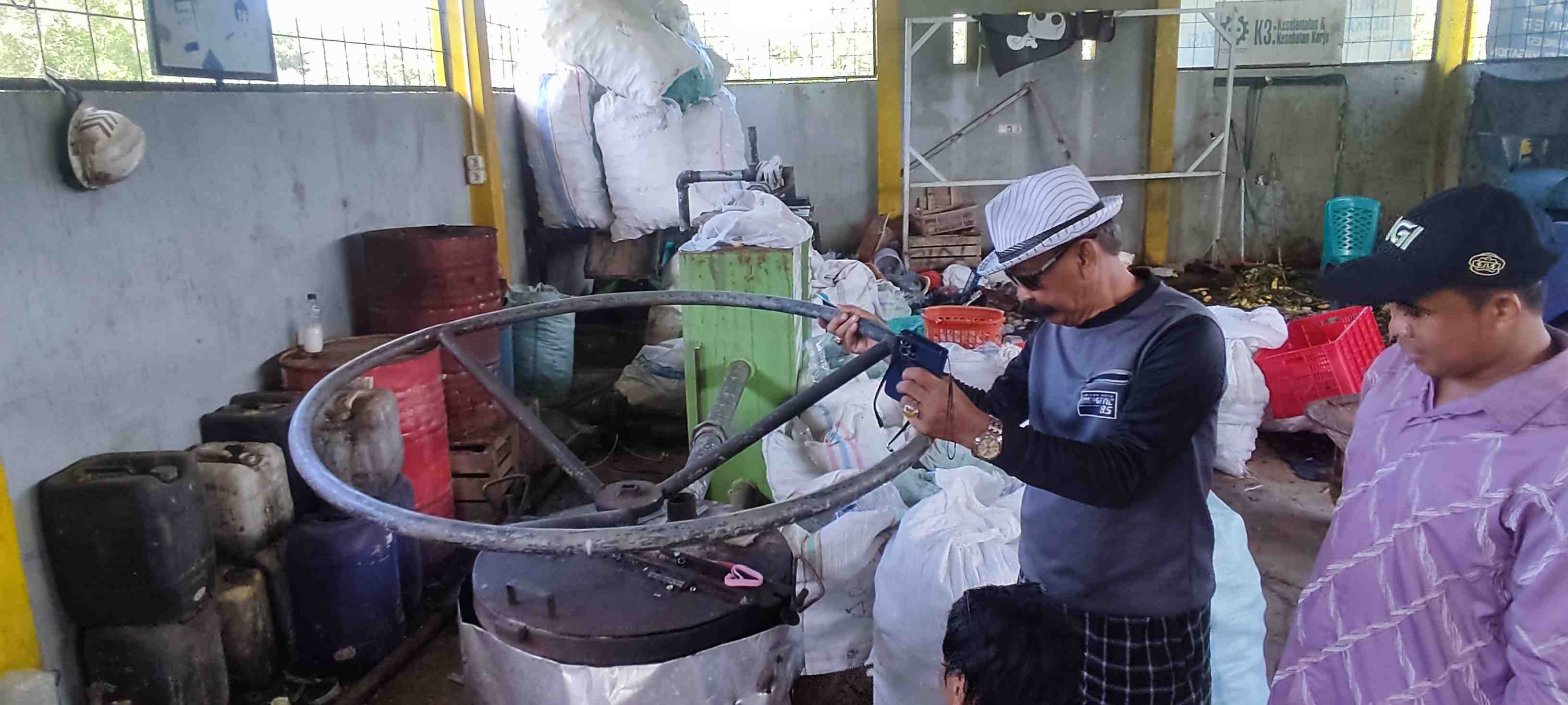 TPS 3R Kampung 4 Sulap Sampah Jadi Paving dan Pupuk Organik