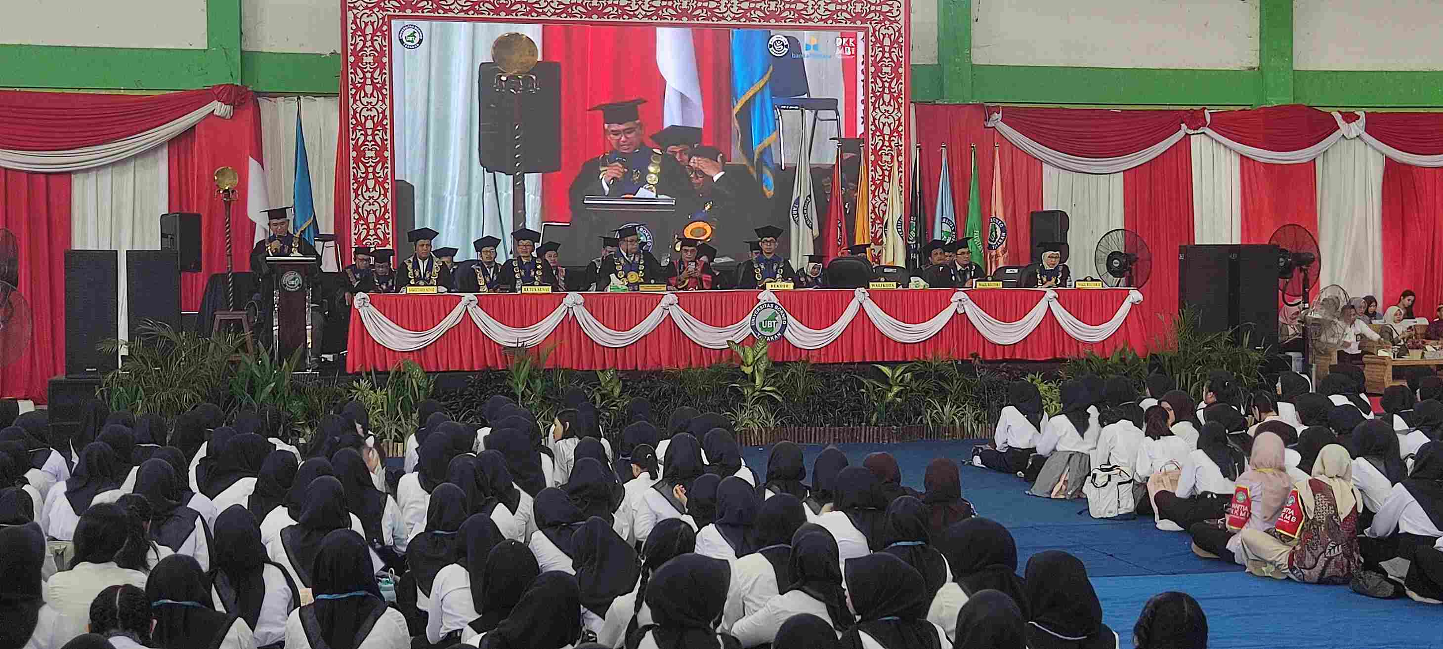 Mahasiswa Baru UBT 2026 Resmi Dikukuhkan