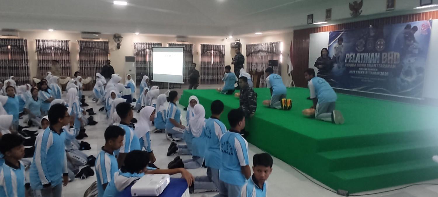 Rumkital Ilyas Tarakan Bekali Siswa SMA dengan Pelatihan BHD