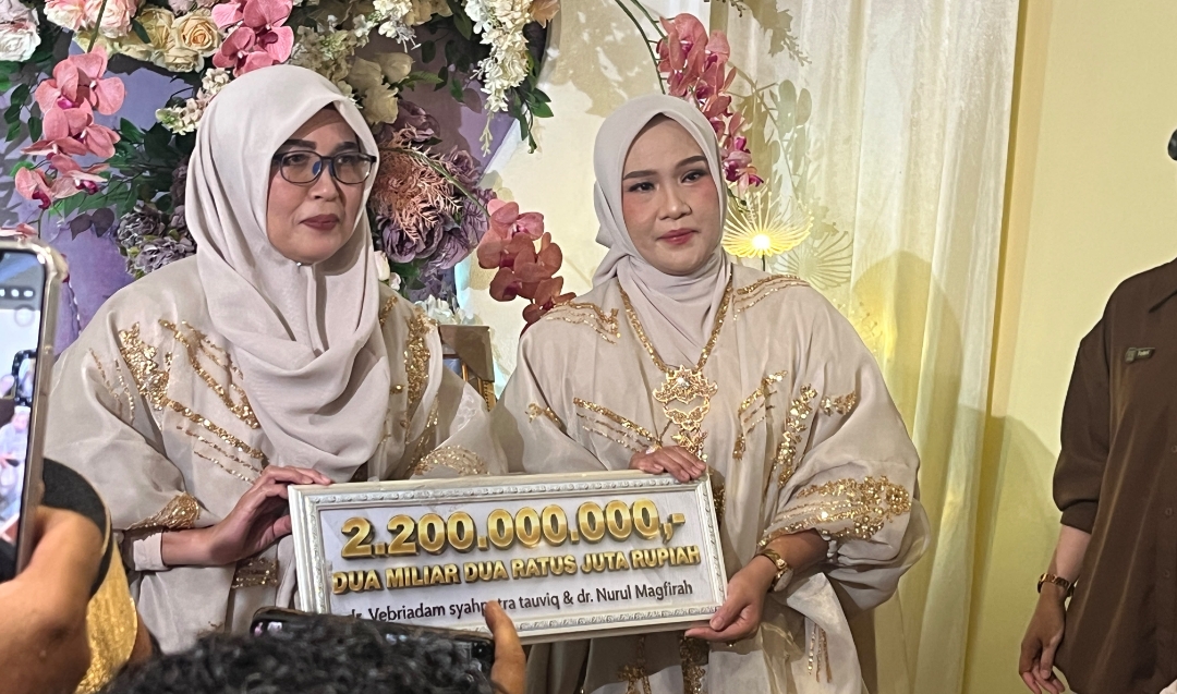 Fantastis, dokter Muda Lulusan Unhas Serahkan Panai’ dan Hadiah Senilai Rp 2,2 Miliar